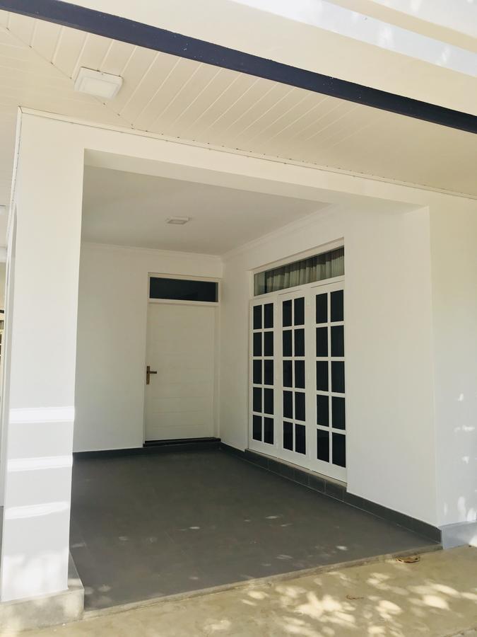 Hotel Royal White Tourist Rest Anuradhapura Exterior foto