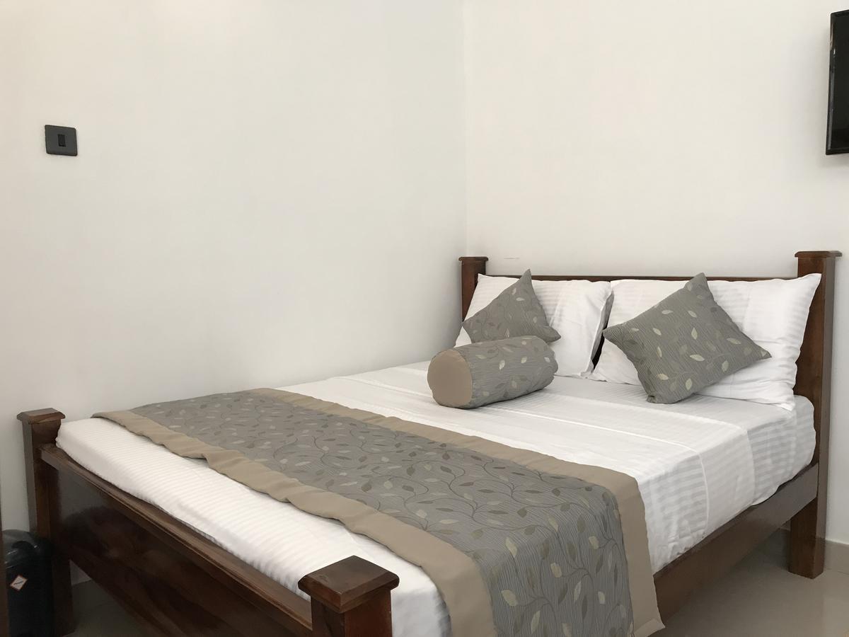 Hotel Royal White Tourist Rest Anuradhapura Exterior foto