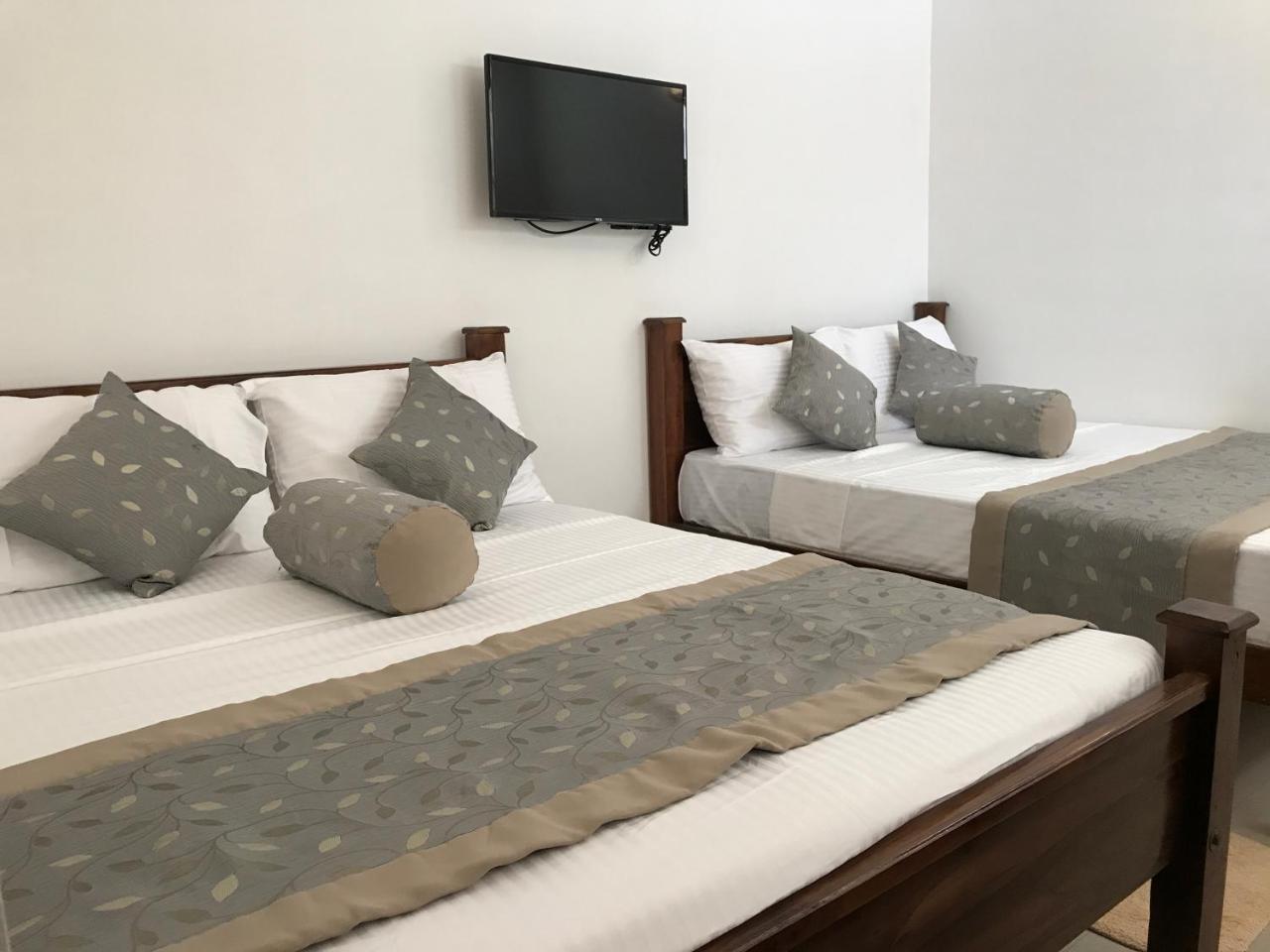 Hotel Royal White Tourist Rest Anuradhapura Exterior foto