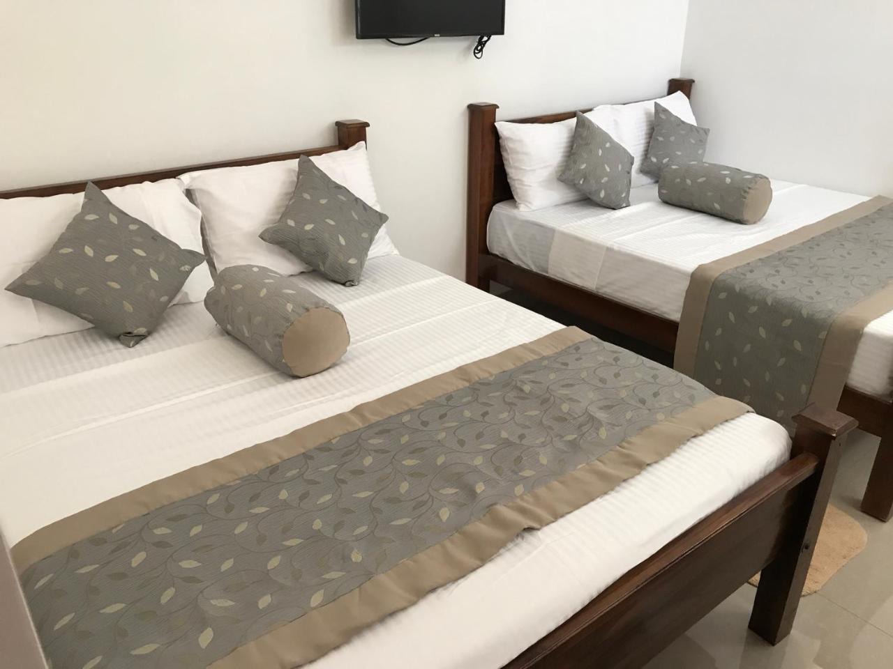 Hotel Royal White Tourist Rest Anuradhapura Exterior foto