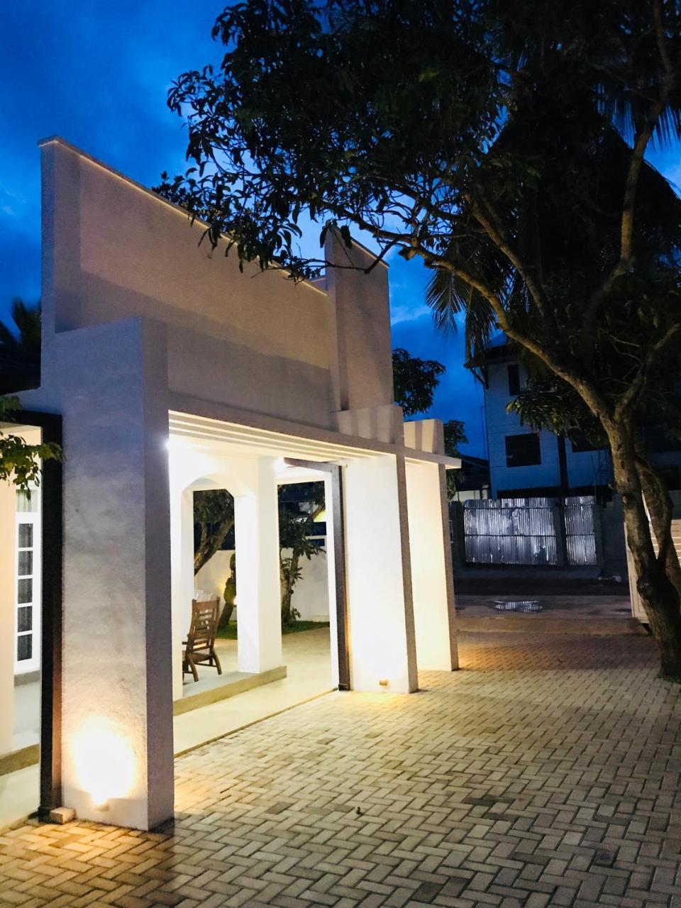 Hotel Royal White Tourist Rest Anuradhapura Exterior foto