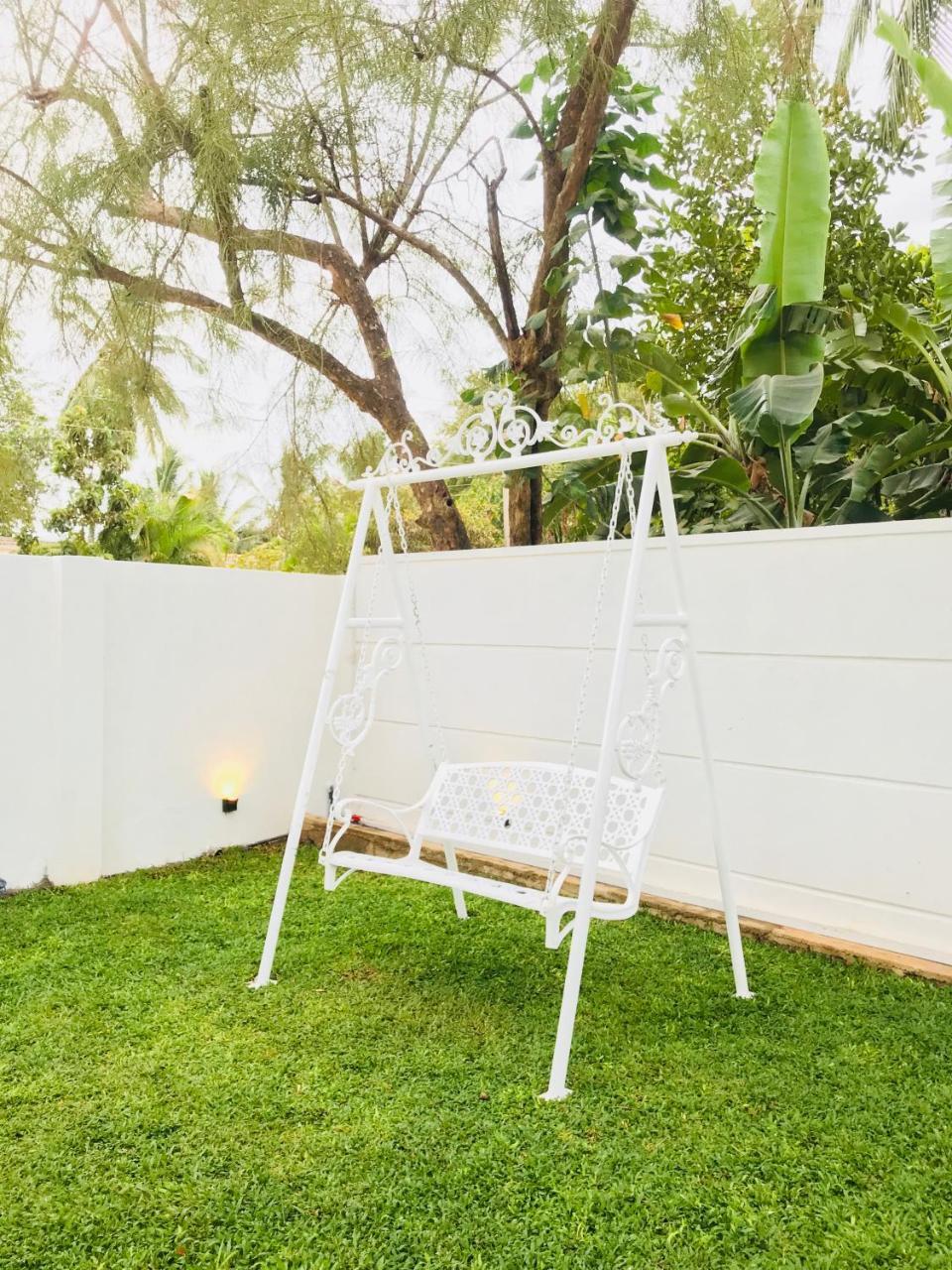 Hotel Royal White Tourist Rest Anuradhapura Exterior foto