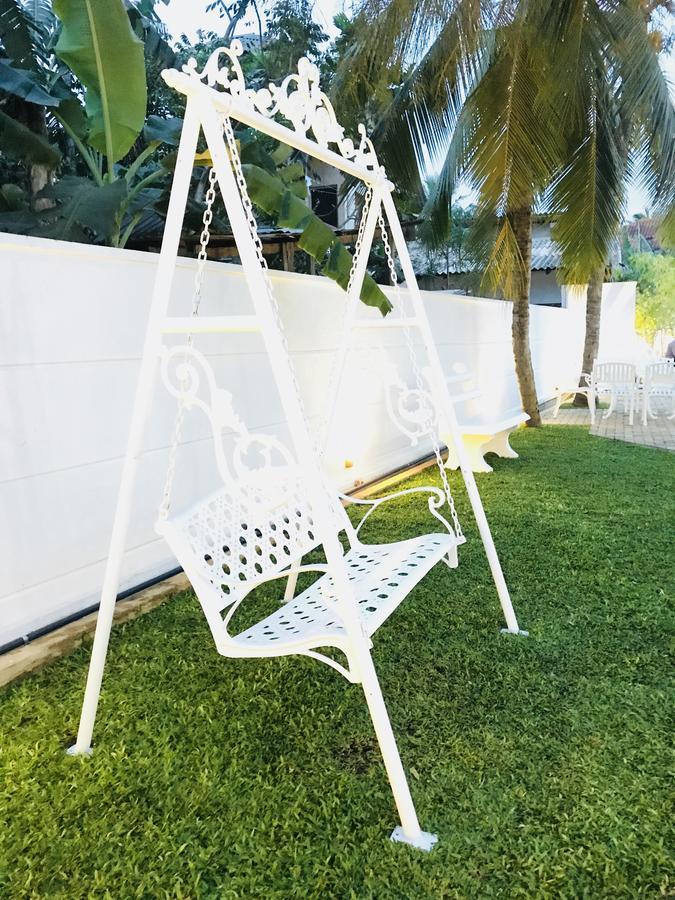 Hotel Royal White Tourist Rest Anuradhapura Exterior foto